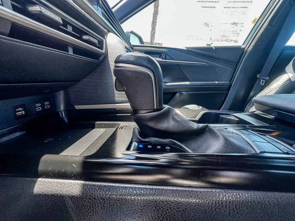 Certified Used 2025  Toyota SE image 18