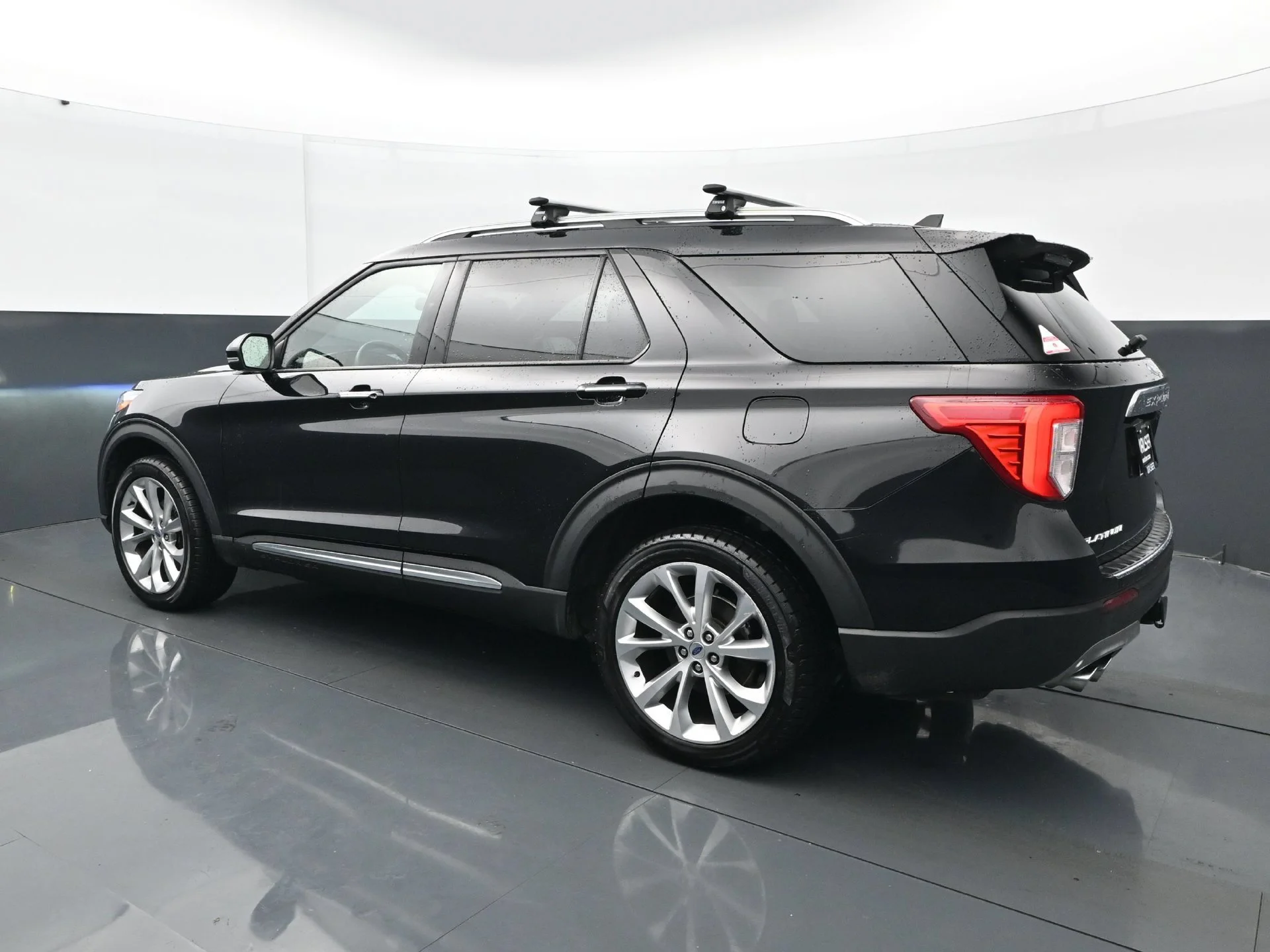 Used 2022 Black Ford Platinum image 4