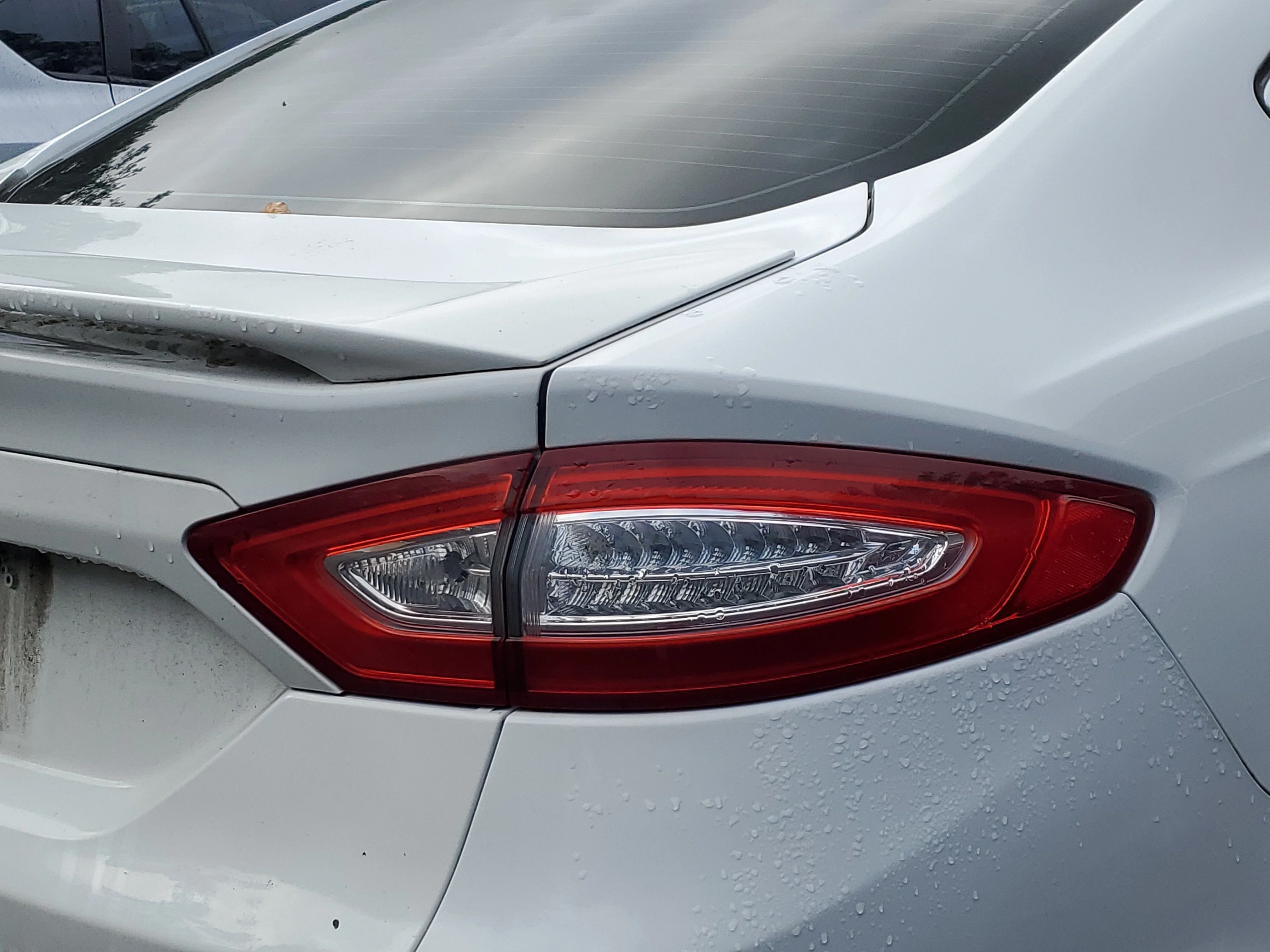 Used 2014 Oxford White Ford Titanium image 8