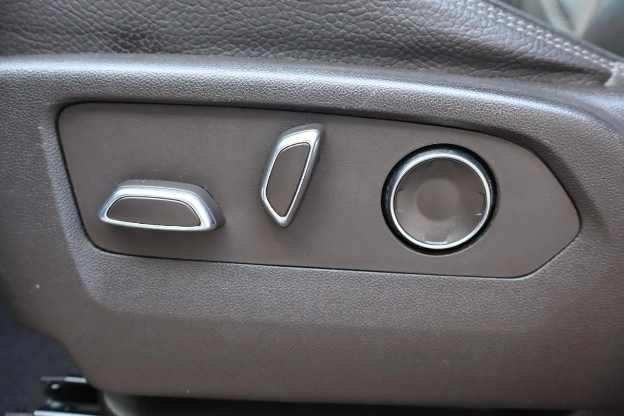 Used 2021 White Frost Tricoat GMC Denali image 11