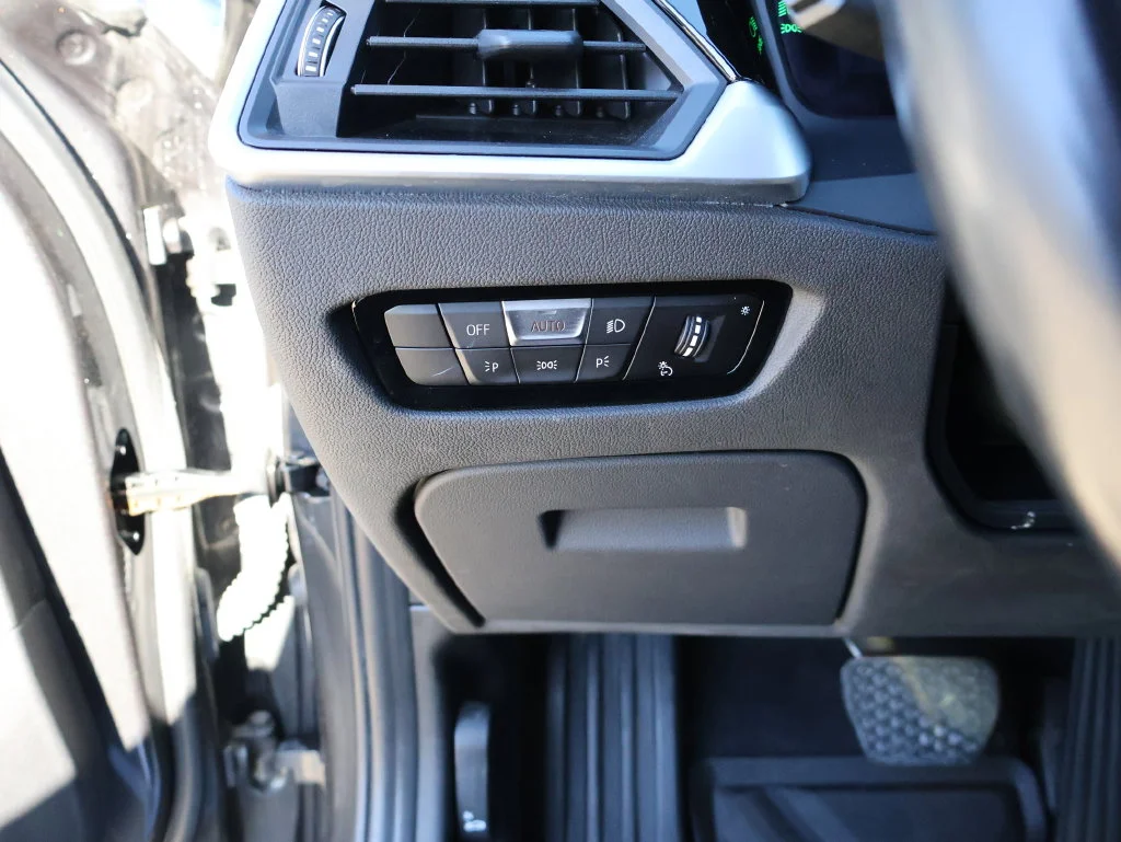 Used 2019 Mineral Grey Metallic BMW 330i xDrive image 30