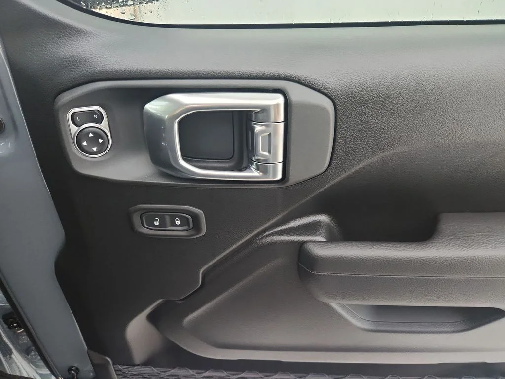 New 2026 Anvil Clearcoat Jeep Sport RHD image 20