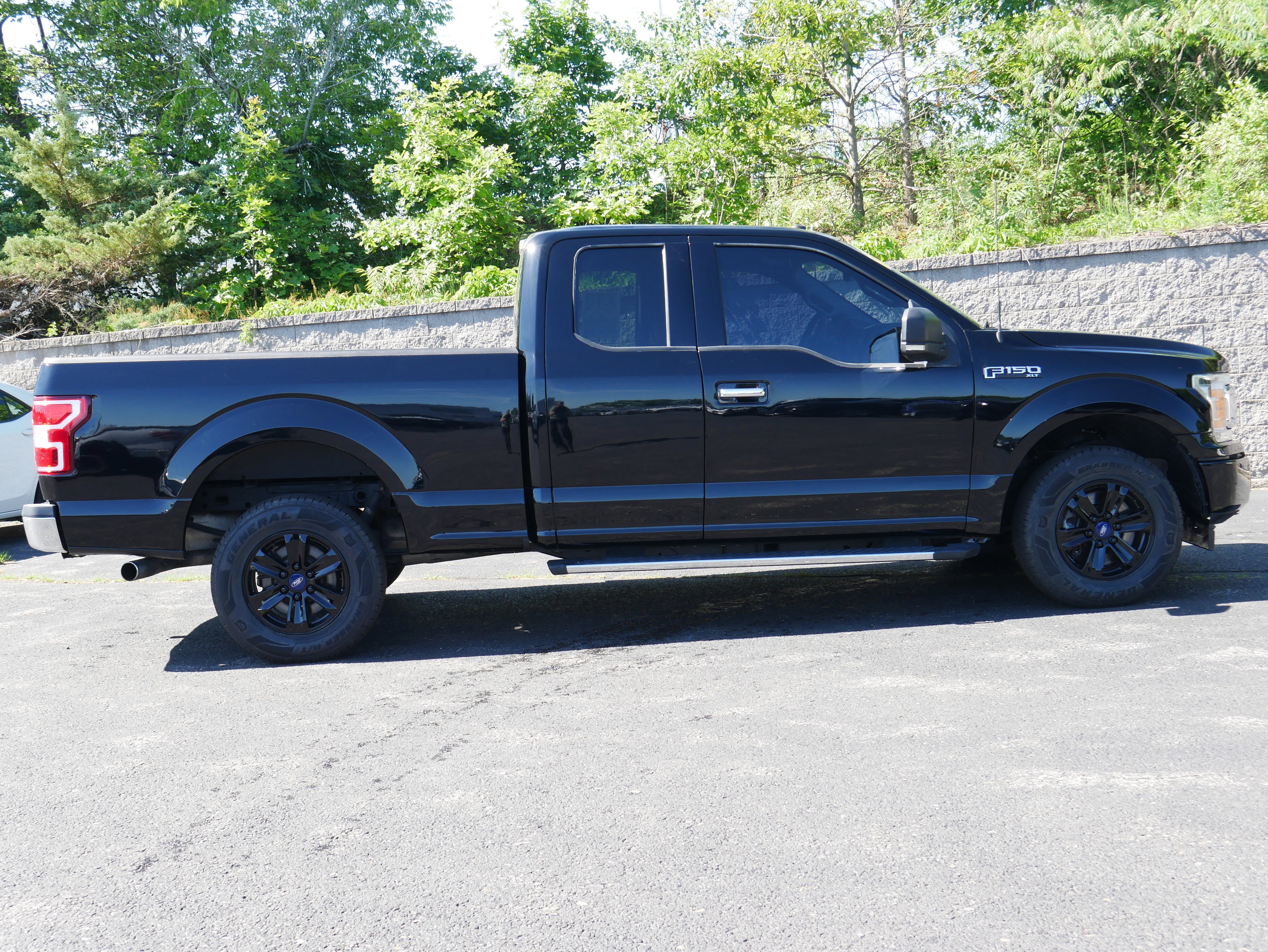 Used 2018 Wht Ford XL image 8