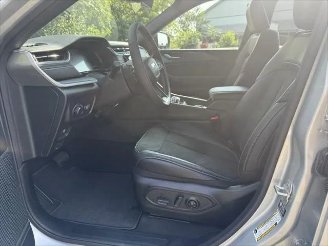 2025 Jeep Grand Cherokee Altitude - Photo 13