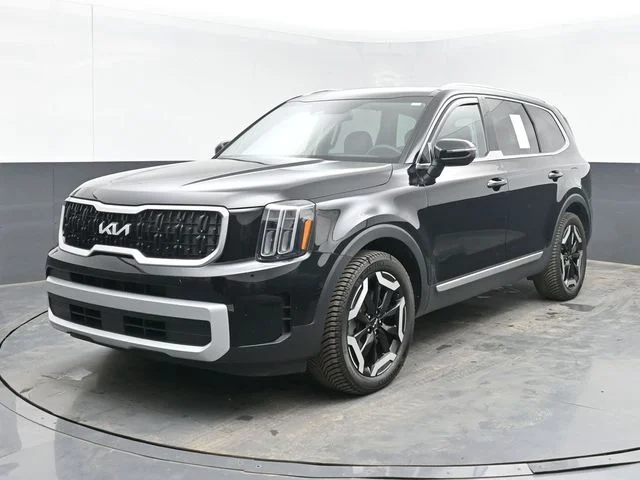 Used 2024 Ebony Black Kia EX image 5