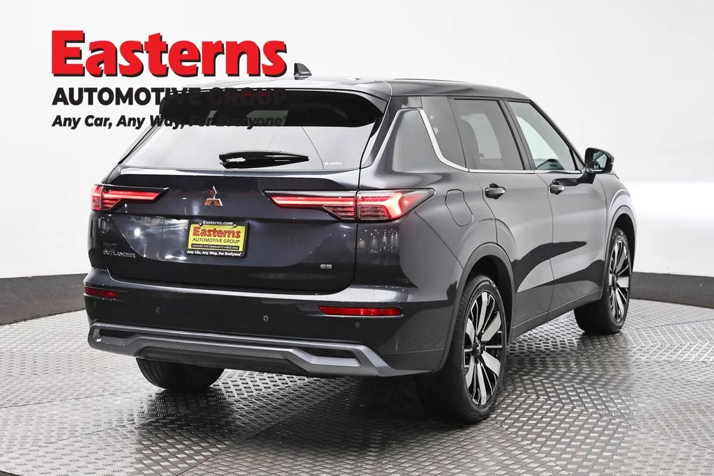 Used 2025 Gray Mitsubishi SE image 5