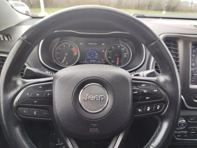Used 2020 Red Jeep Trailhawk image 16