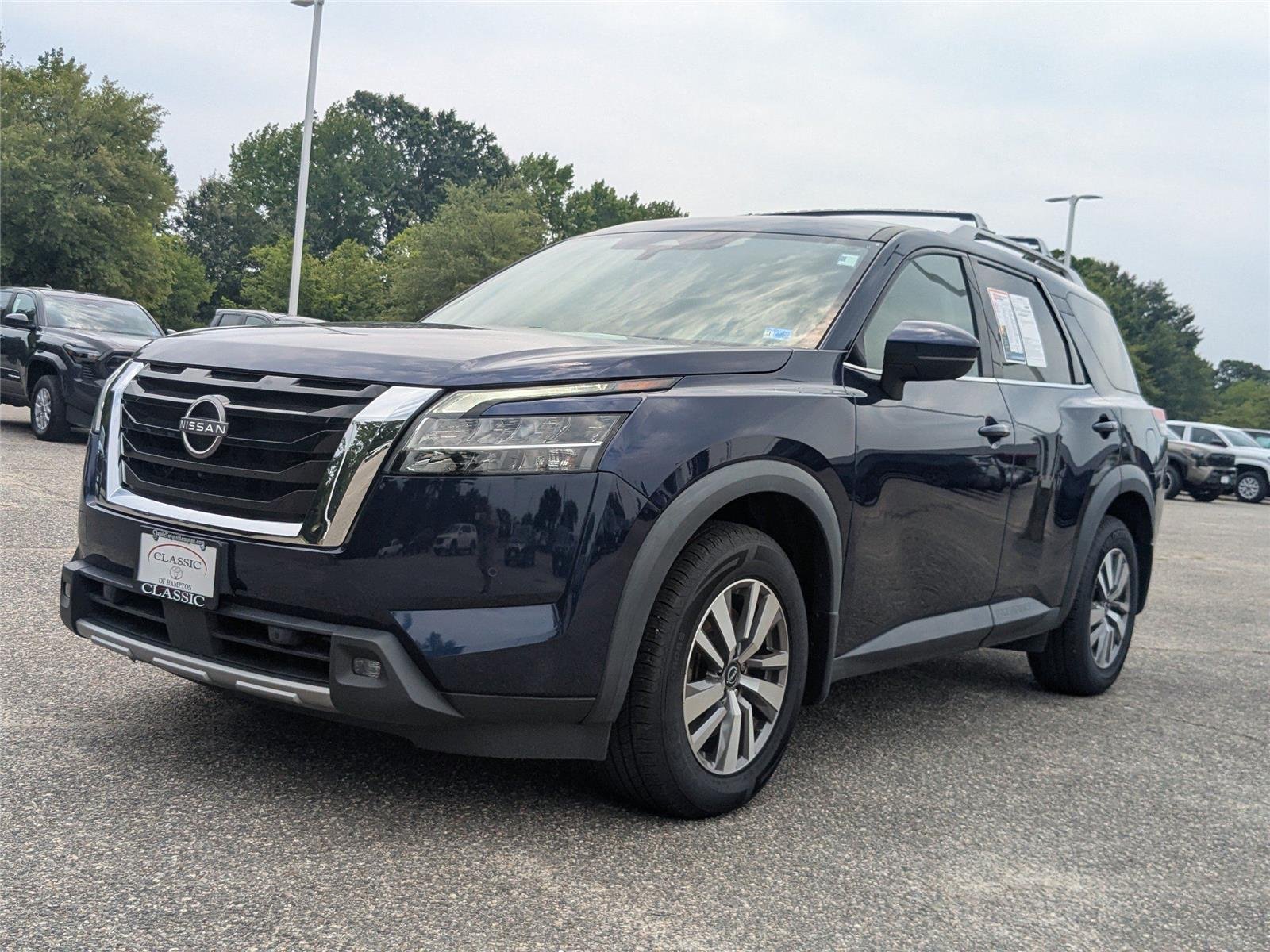 Used 2022 Deep Ocean Blue Pearl Nissan SL image 7
