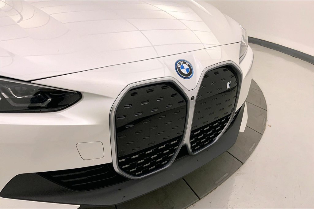 Certified Used 2024 Mineral White Metallic BMW  image 28