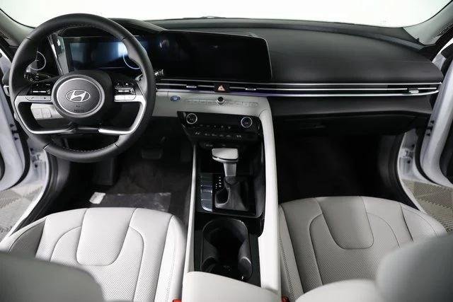2025 Hyundai Elantra Limited - Photo 55