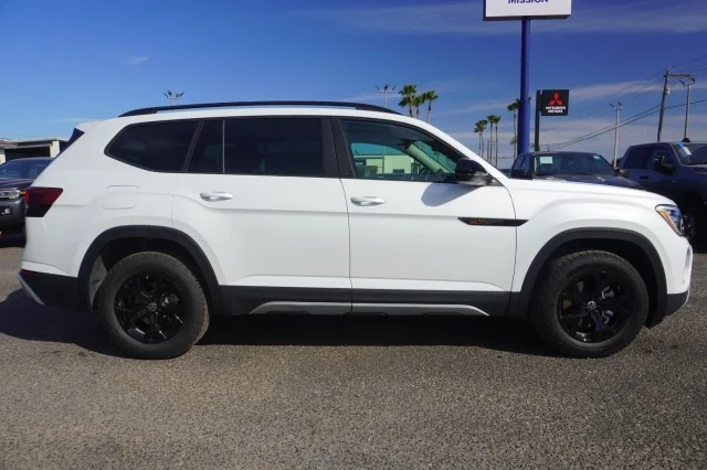 New 2026 Opal White Pearl Volkswagen 2.0T Peak Edition image 4