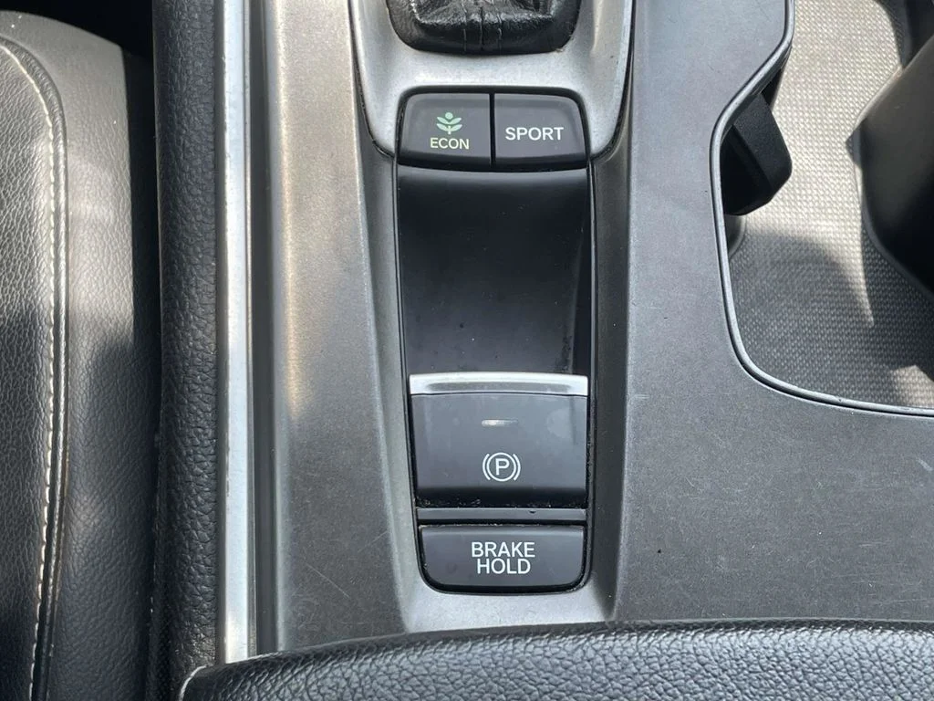 Used 2018  Honda Sport image 41