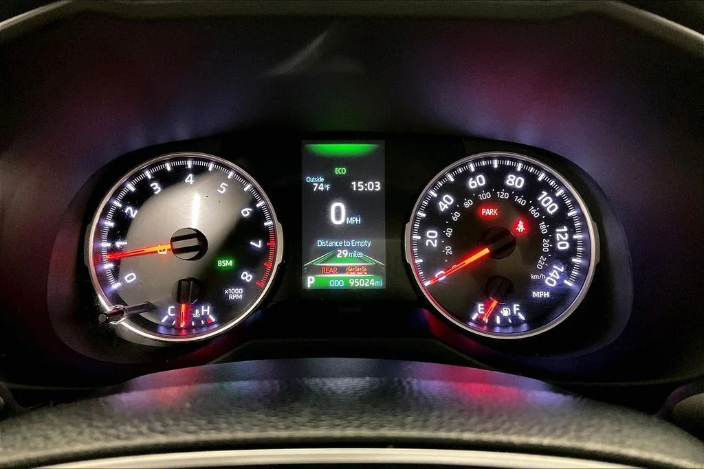 Used 2019 Silver Toyota XLE Premium image 24