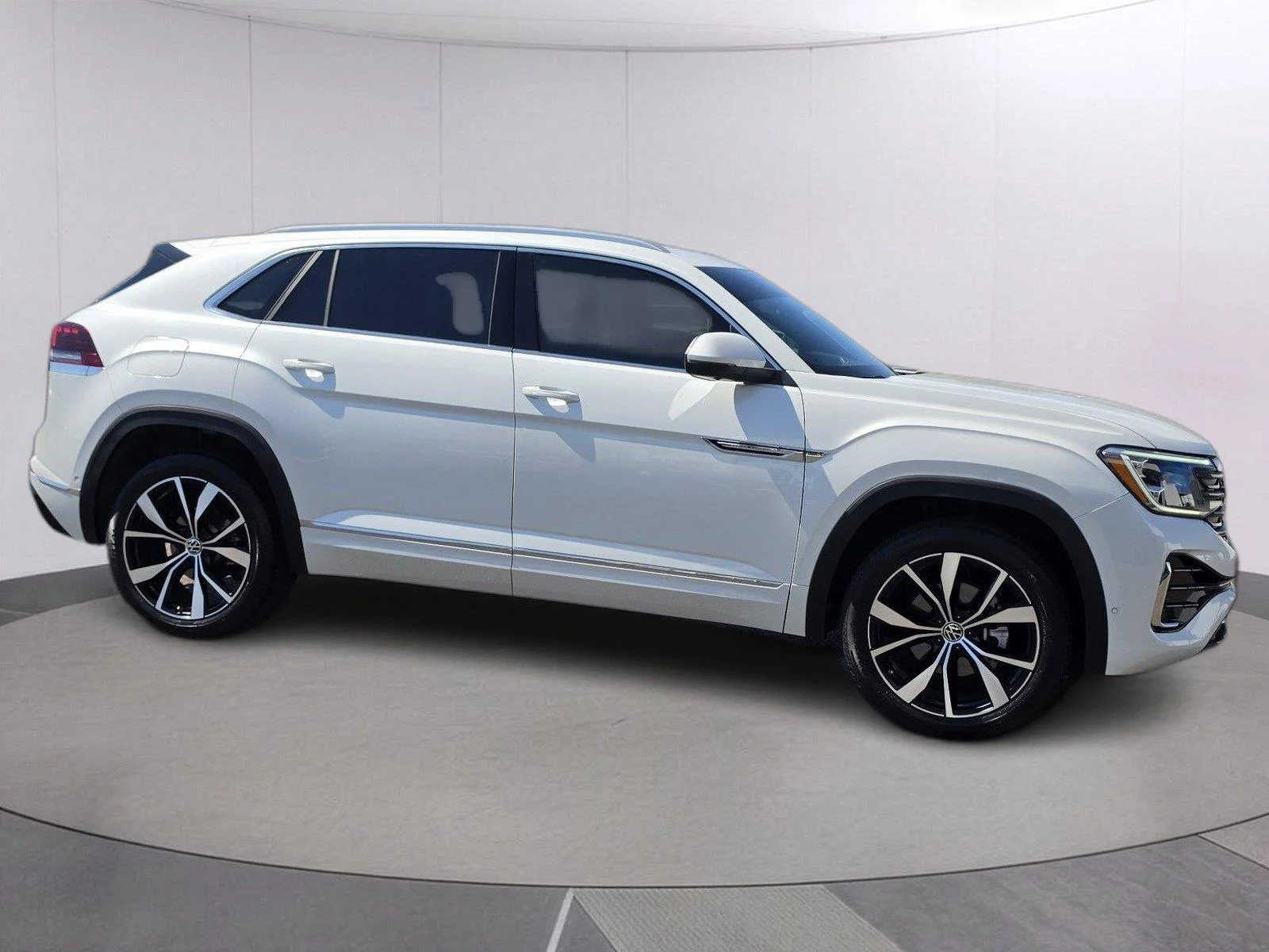 Used 2025 Opal White Pearl Volkswagen 2.0T SEL Premium R-Line image 6