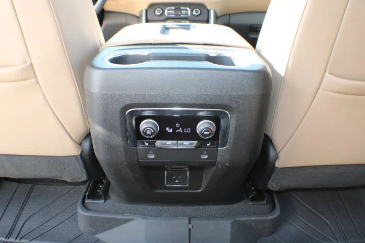 Used 2023 IRIDESCENT PEARL TRICOAT Chevrolet Premier image 19