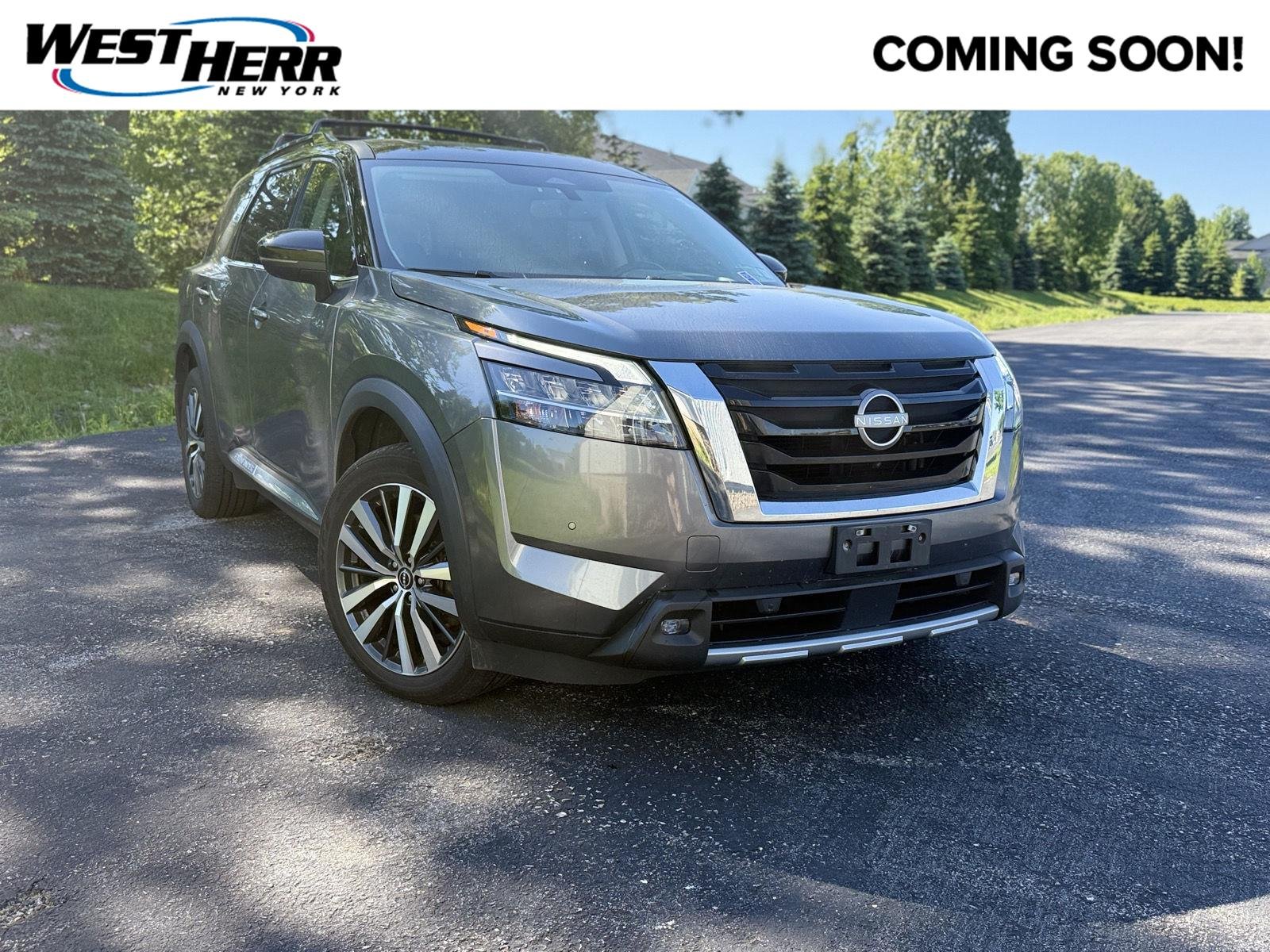 2022 Nissan Pathfinder Platinum 4WD's photo