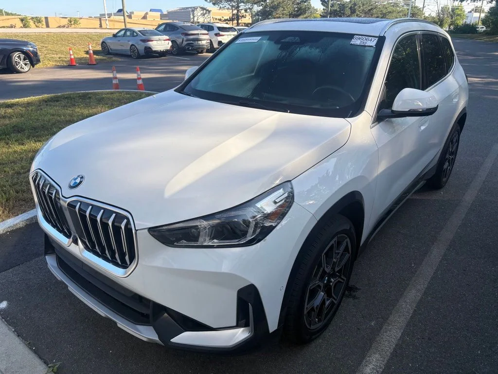 Certified Used 2025 Alpine White BMW xDrive28i image 2