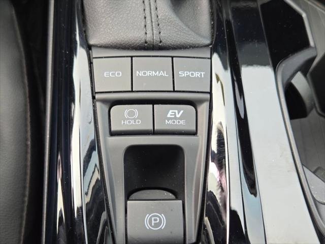 Certified Used 2025 WIND CHILL PEARL Toyota  image 10