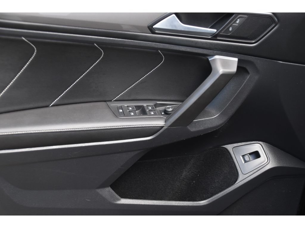 Used 2022 Deep Black Pearl Volkswagen SE R-Line Black image 27