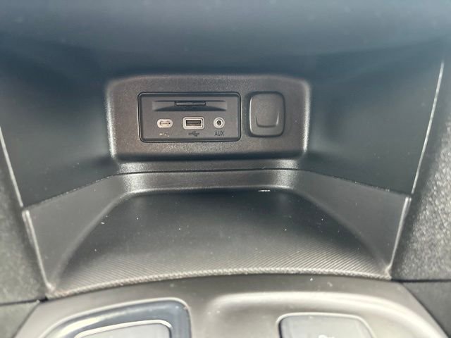 Used 2022 Red Chevrolet RS image 27
