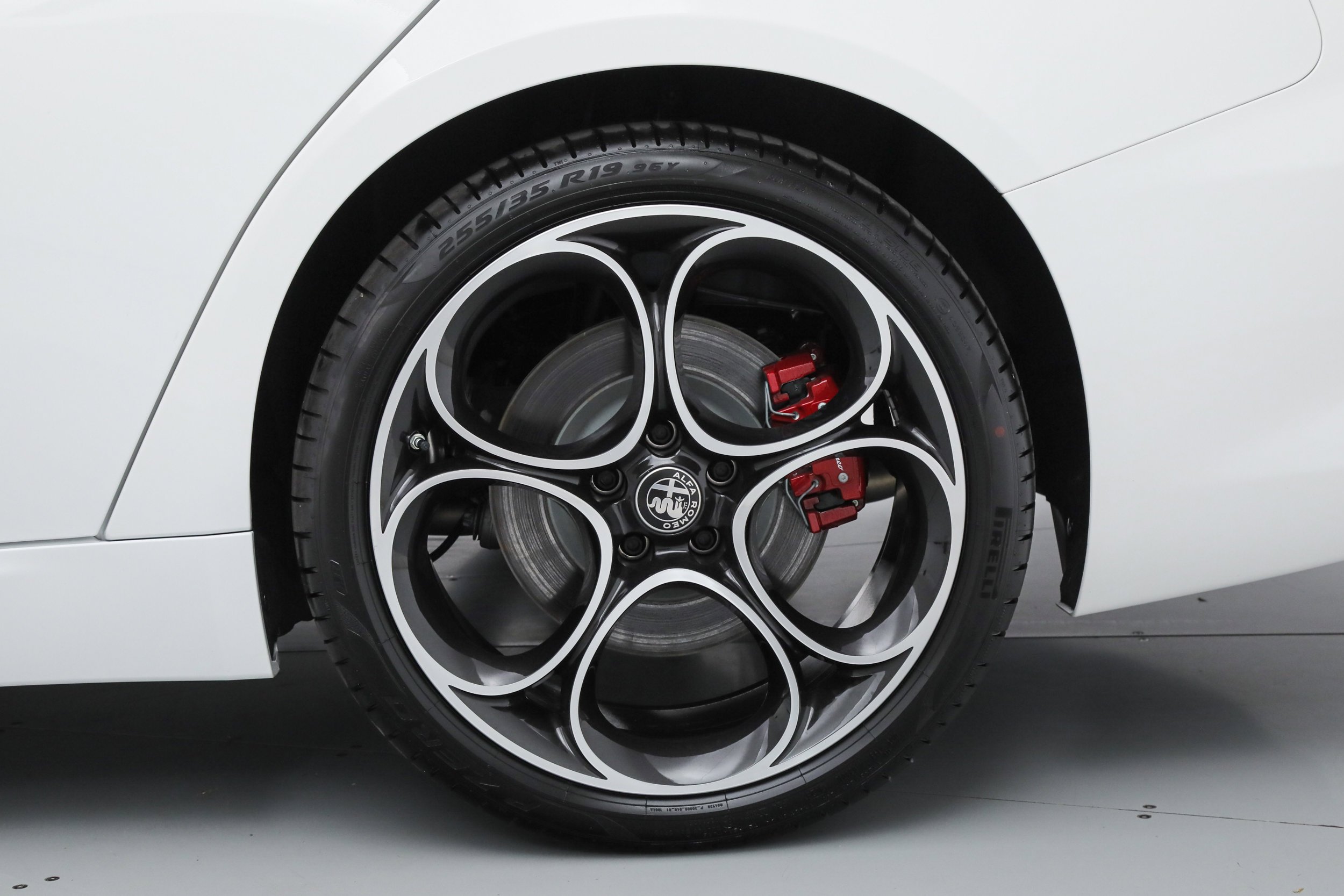 New 2026 Milano White Exterior Paint Alfa Romeo  image 20