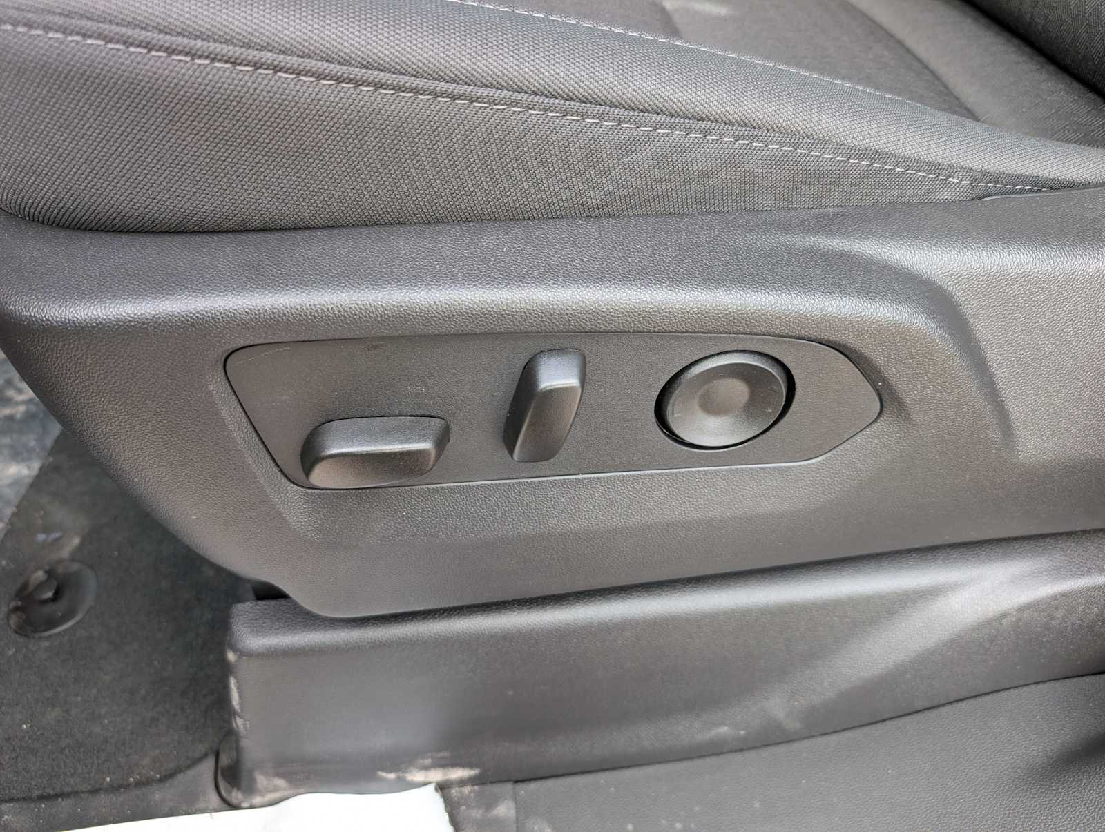 New 2026 Sterling Metallic GMC Elevation image 31