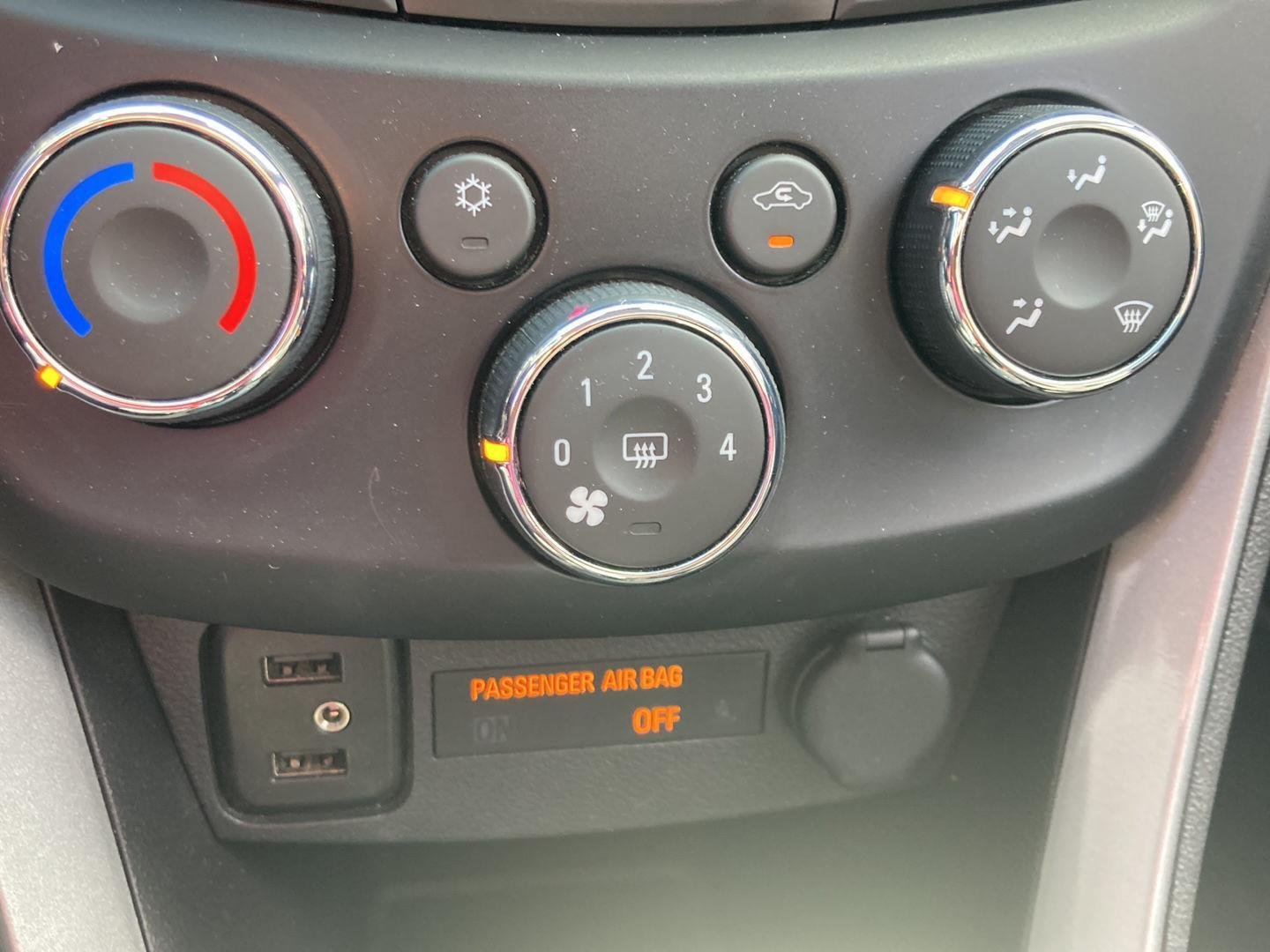 Used 2019 MOSAIC BLACK METALLIC Chevrolet LT image 18