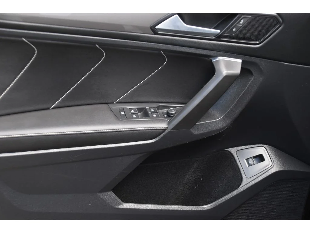 Used 2022 Deep Black Pearl Volkswagen SE R-Line Black image 27
