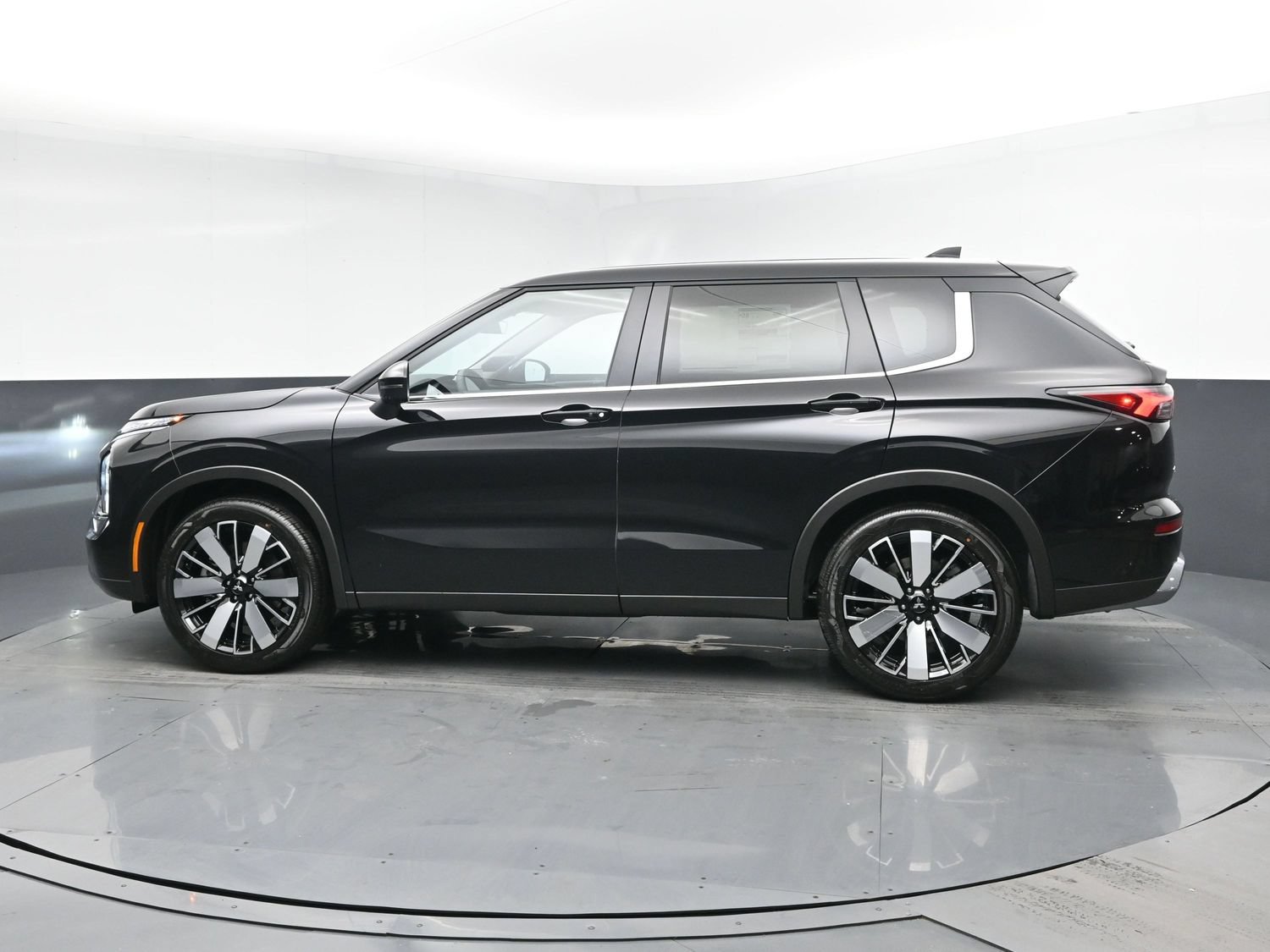 New 2026 Labrador Black Pearl Mitsubishi SE 1.5T 2WD image 4