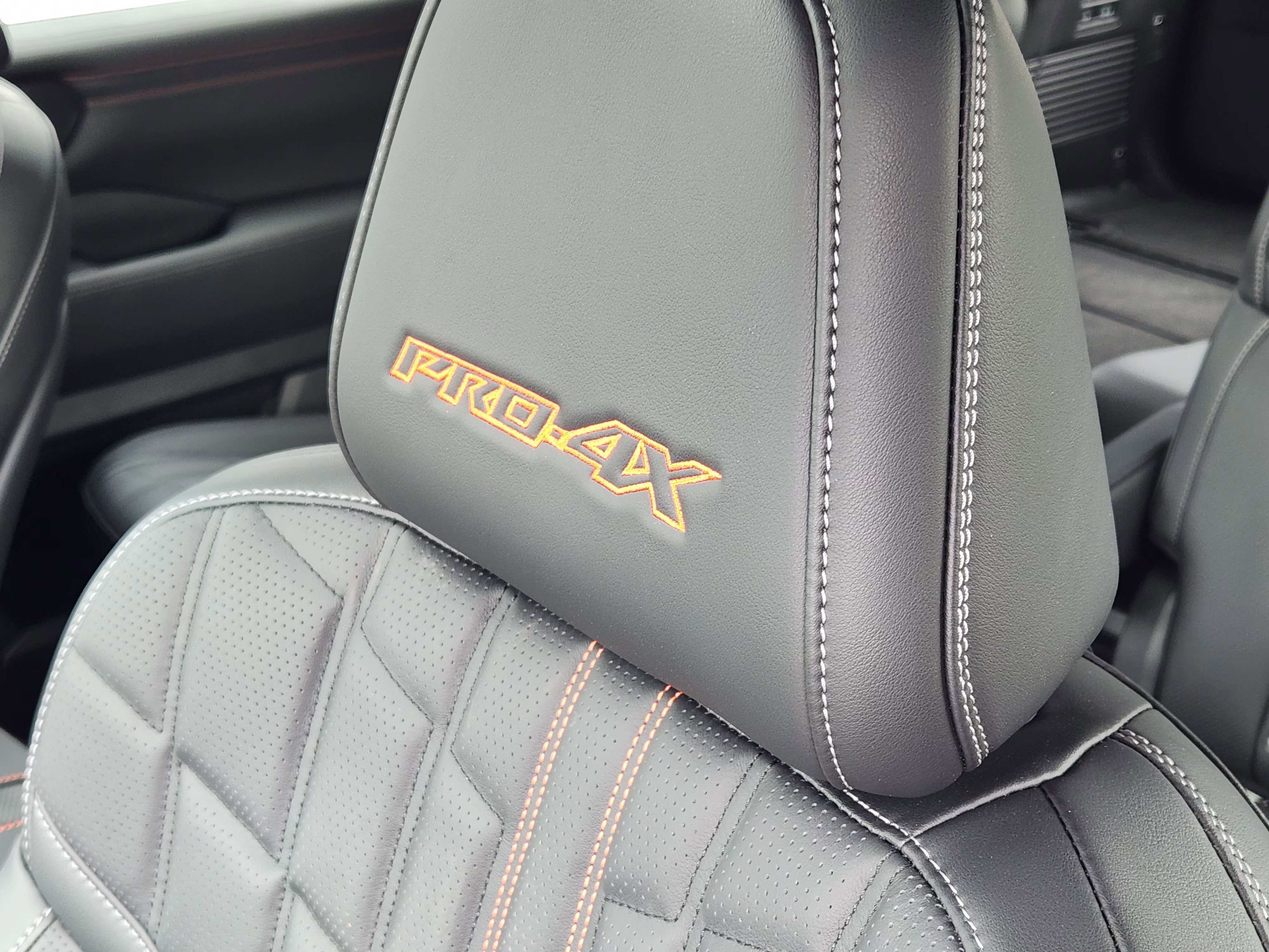 New 2026 Alpine Metallic / Super Black Two-tone Nissan PRO-4X® image 15