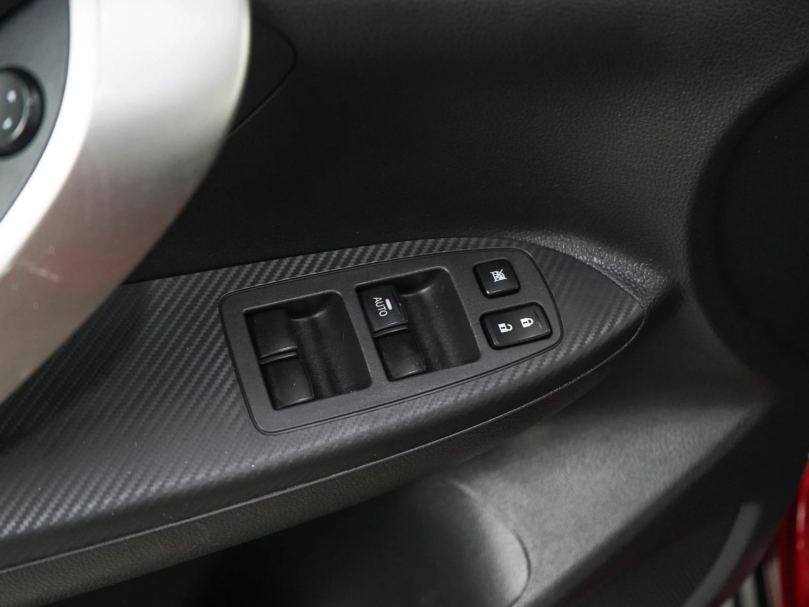 Used 2018 Red Mitsubishi SEL image 19