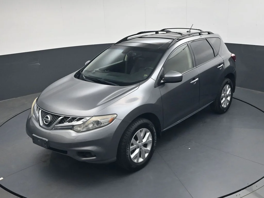 Used 2013 Gray Nissan SL image 37