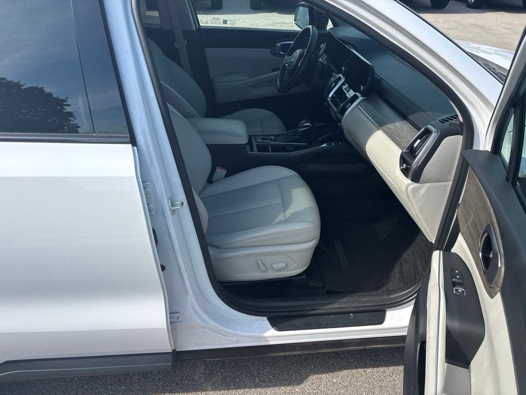 Used 2023 White Kia X-Line EX image 13