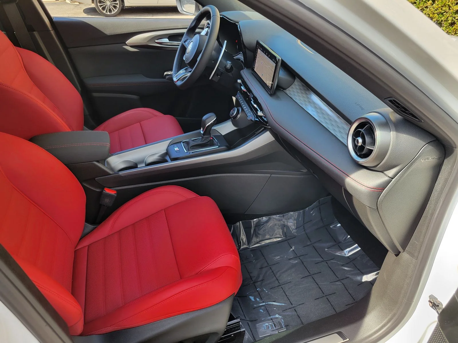 Used 2026 White Alfa Romeo Base image 17