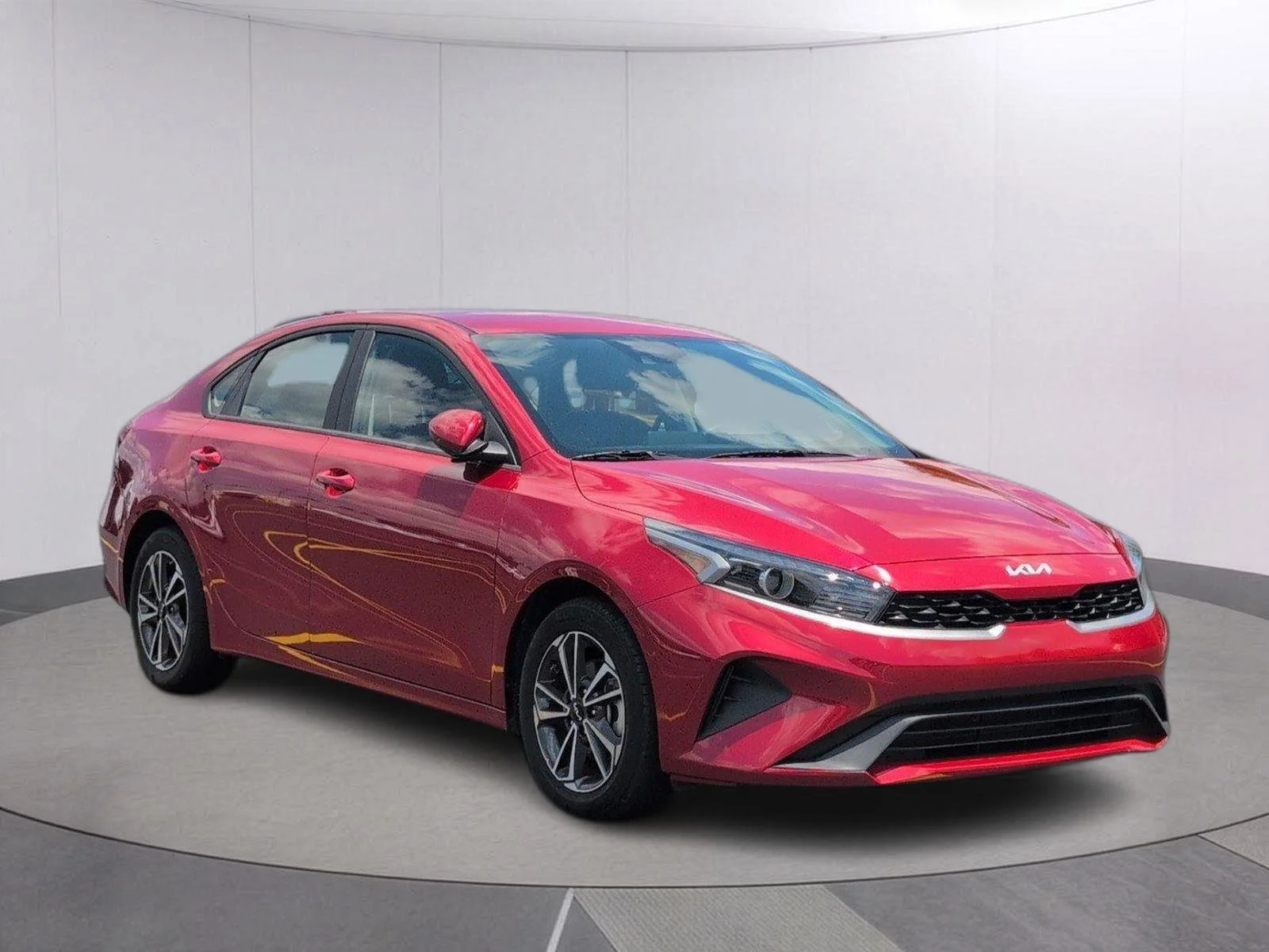 Used 2024 Currant Red Kia LXS image 8
