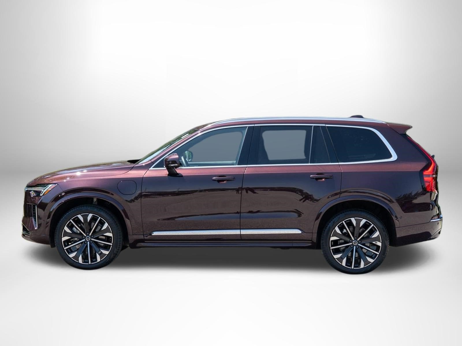Used 2025 Mulberry Red Metallic Volvo Ultra image 4