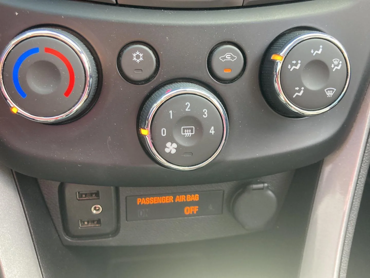 Used 2019 MOSAIC BLACK METALLIC Chevrolet LT image 18