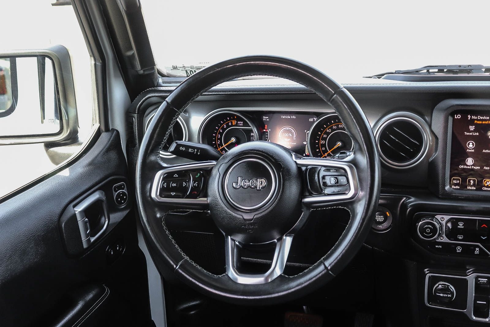 Used 2018 Bright White Clearcoat Jeep Unlimited Sahara image 18