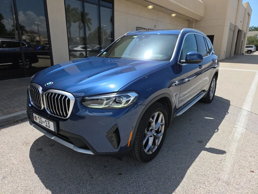 Used 2024 Blue BMW xDrive30i image 3