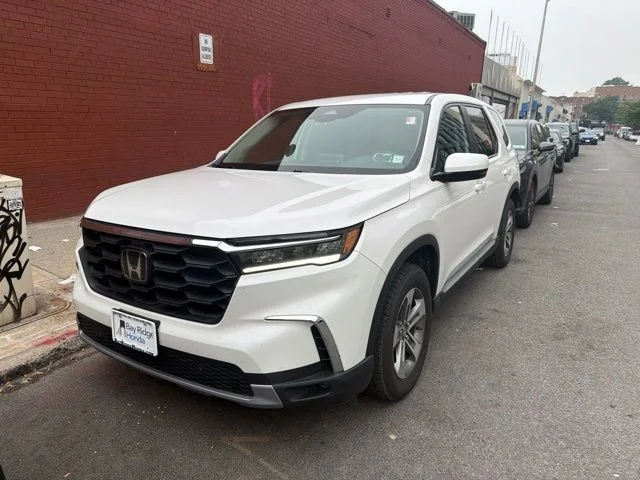 Used 2023 White Honda EX-L image 1