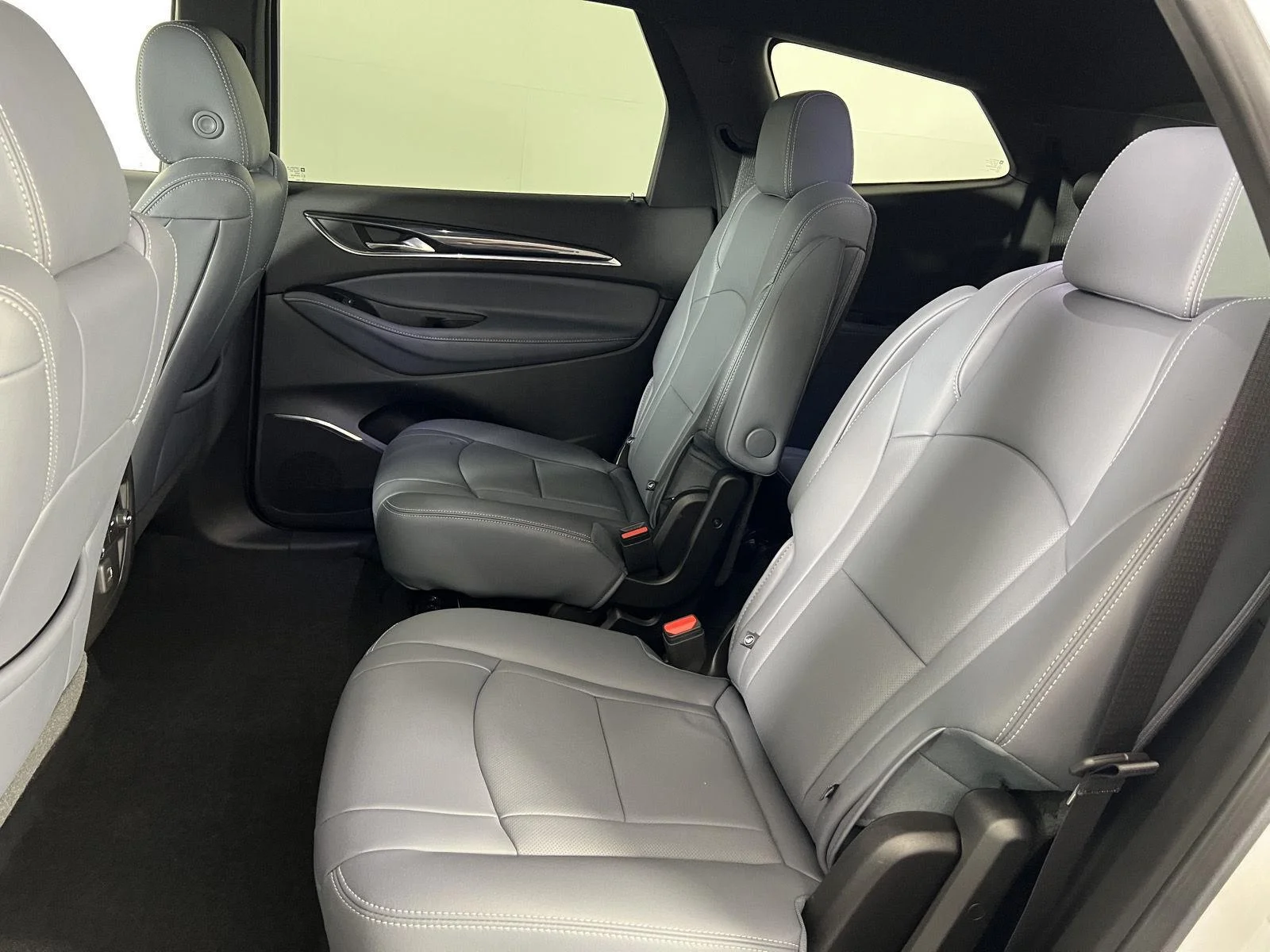 Used 2024 Summit White Buick Essence image 16