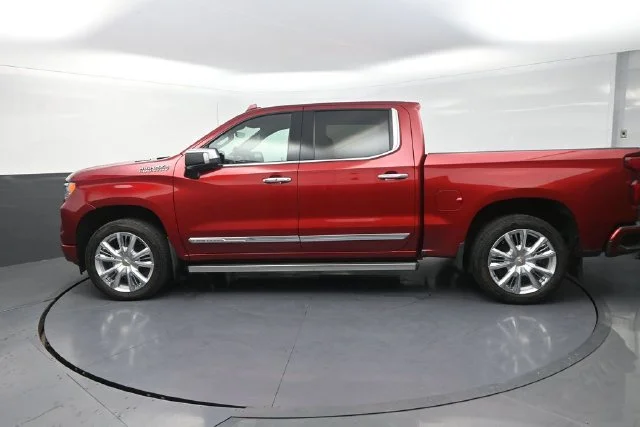 Used 2023 Red Chevrolet High Country image 5