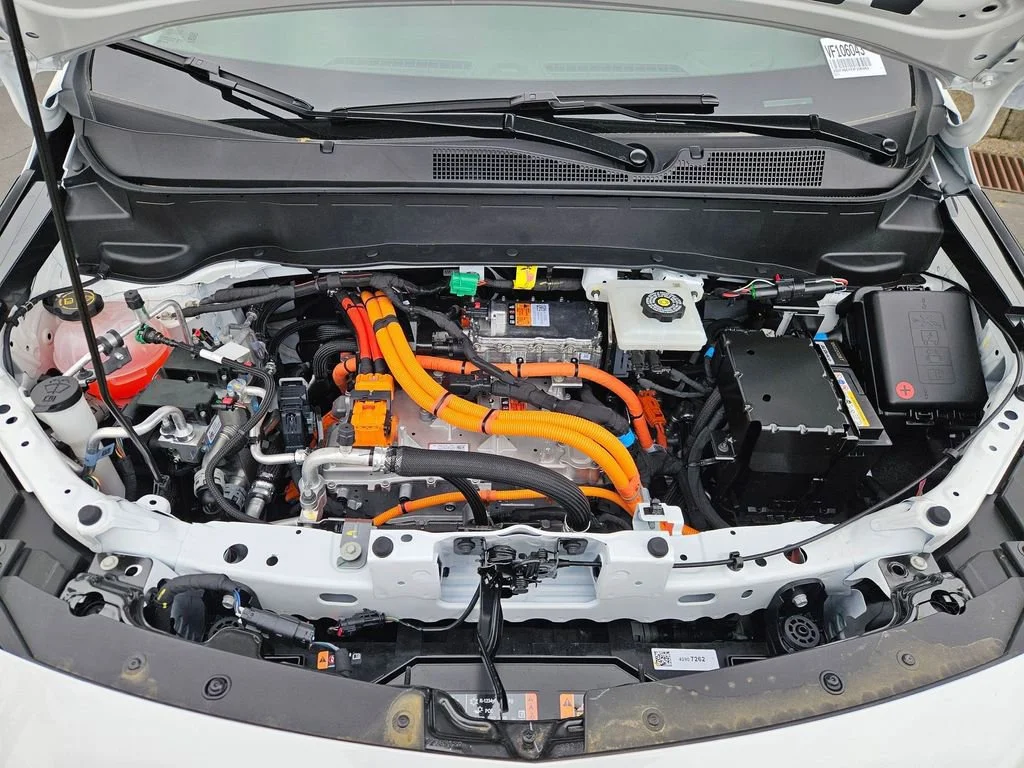 New 2027 Summit White Chevrolet LT image 32