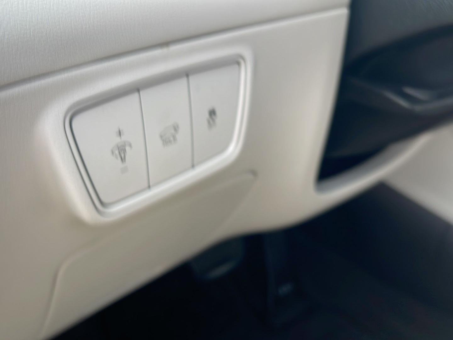 Used 2024 Black Pearl Hyundai SEL image 25