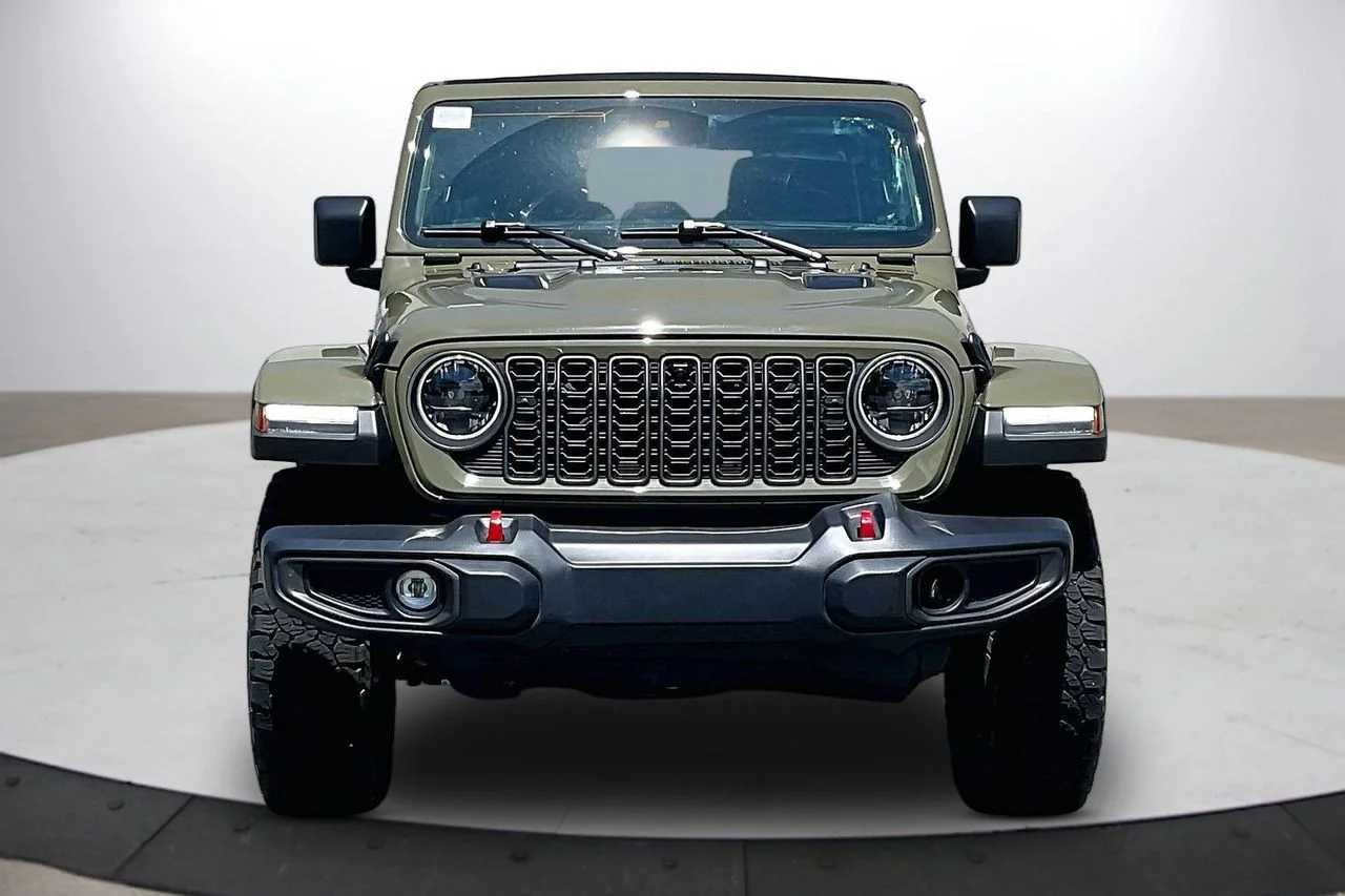 Certified Used 2025  Jeep Rubicon image 3