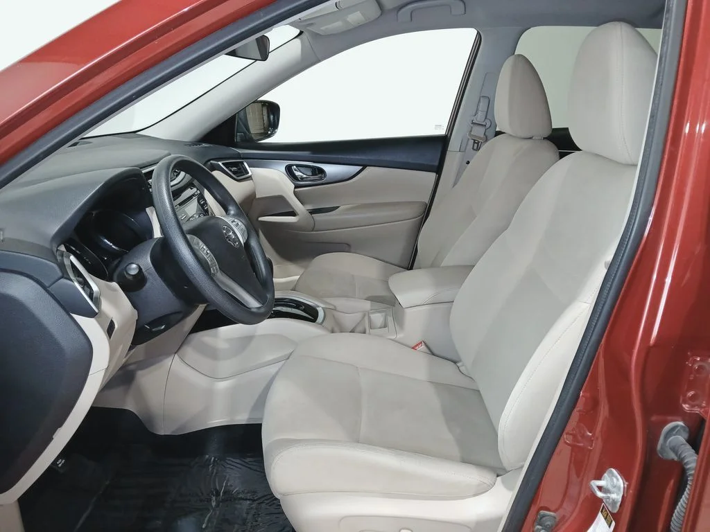 Used 2016 Red Nissan SV image 10