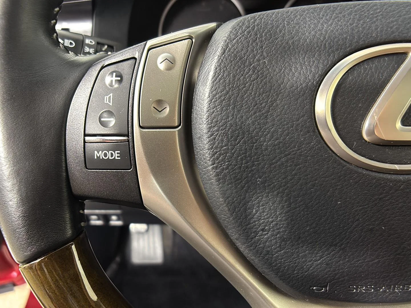 Used 2013 Matador Red Mica Lexus  image 31