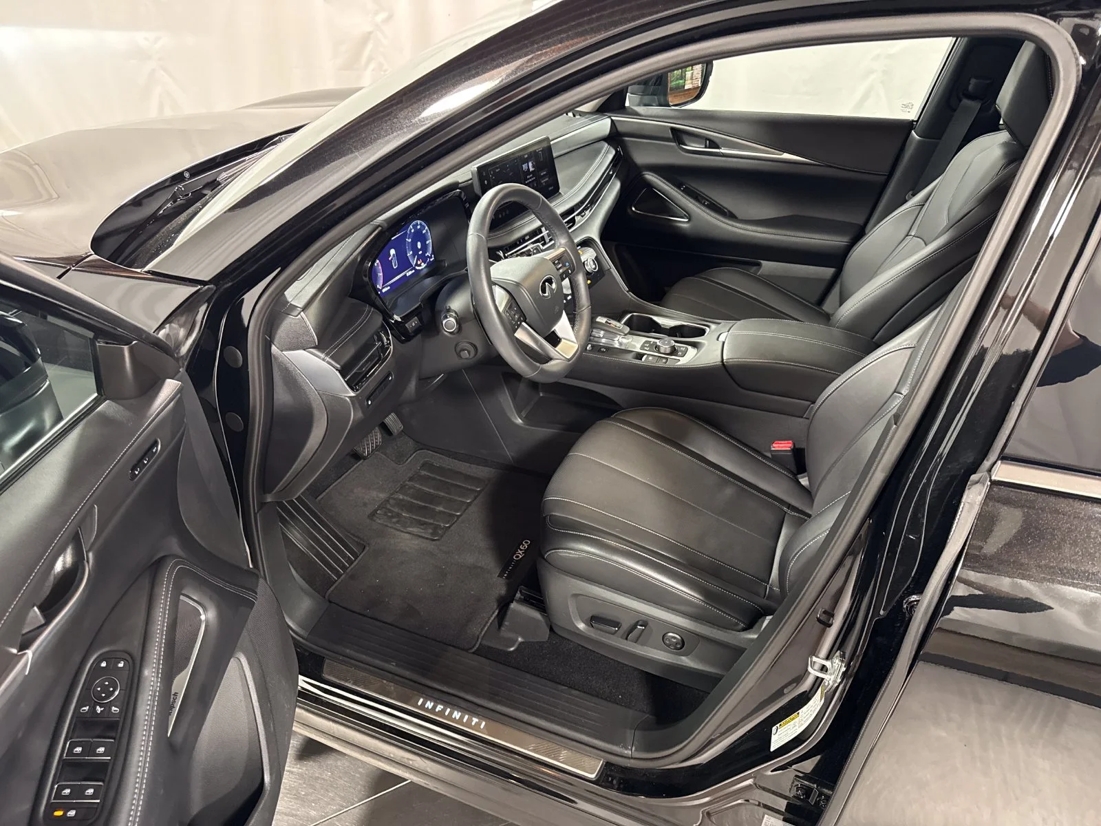 Certified Used 2026 Mineral INFINITI LUXE image 3