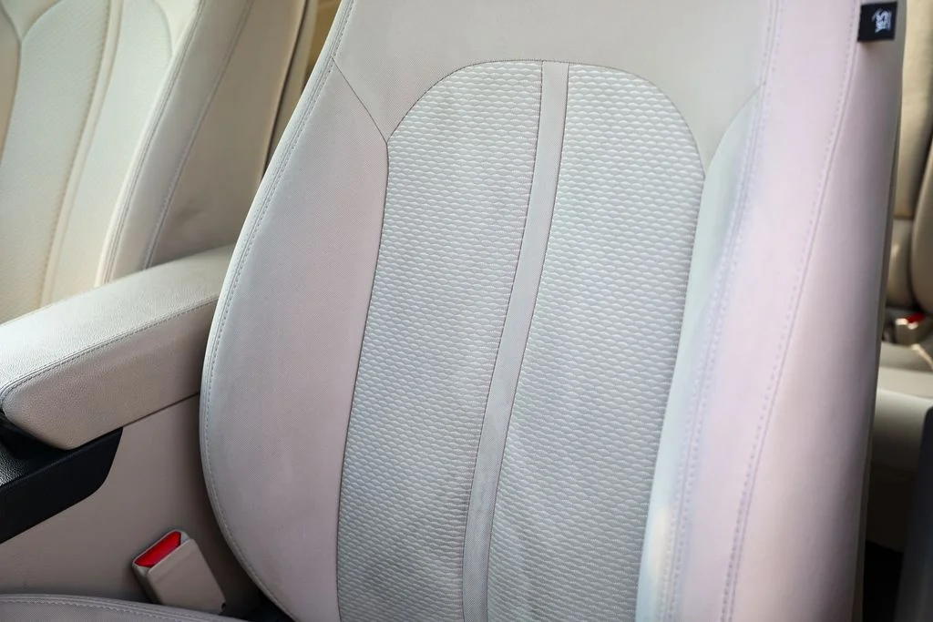 Used 2015 White Hyundai SE image 32