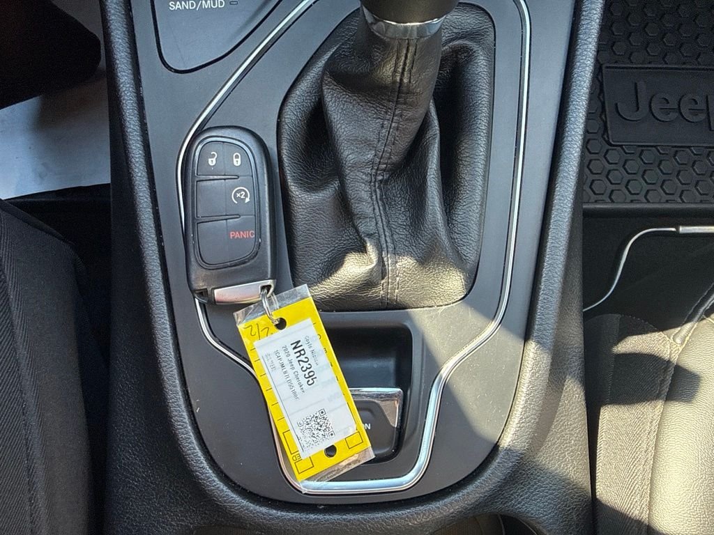 Used 2020 Silver Jeep Latitude Plus image 26